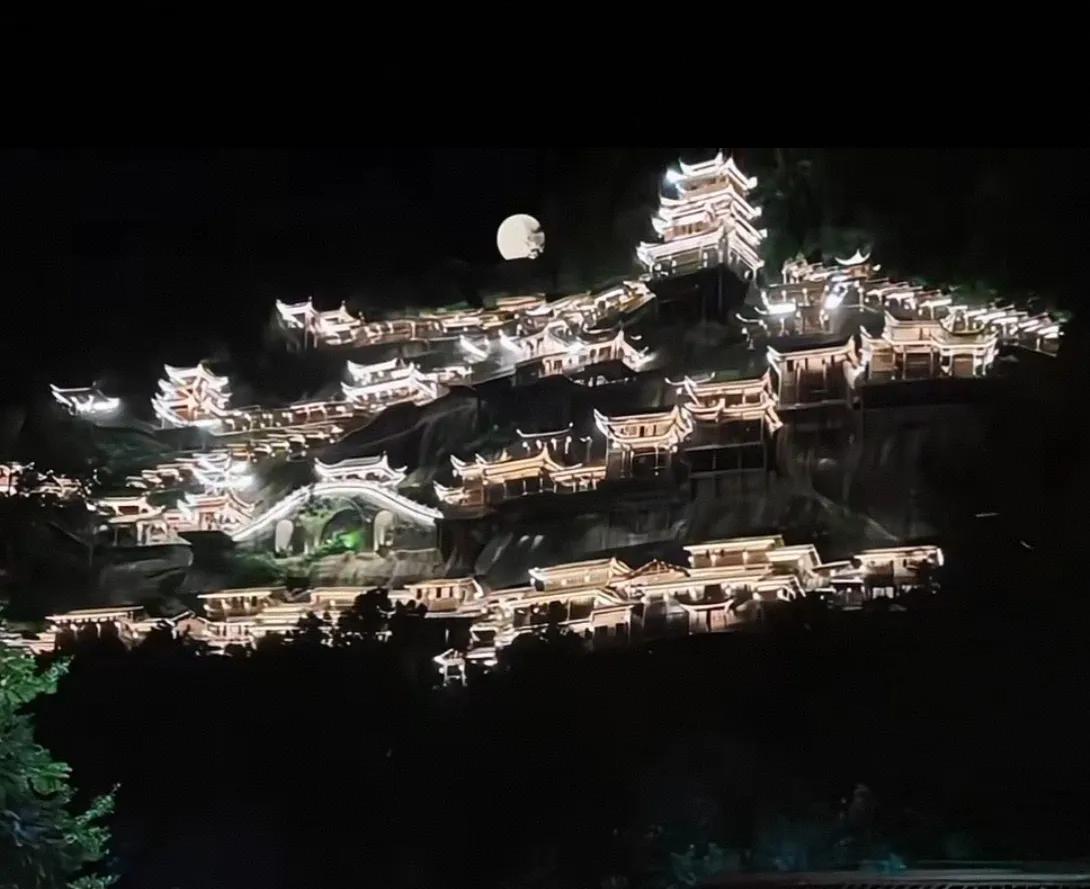 在拳头面前，主义很软
美国以加关税为由，把世界踩了个遍。当然中国从自己的实力出发