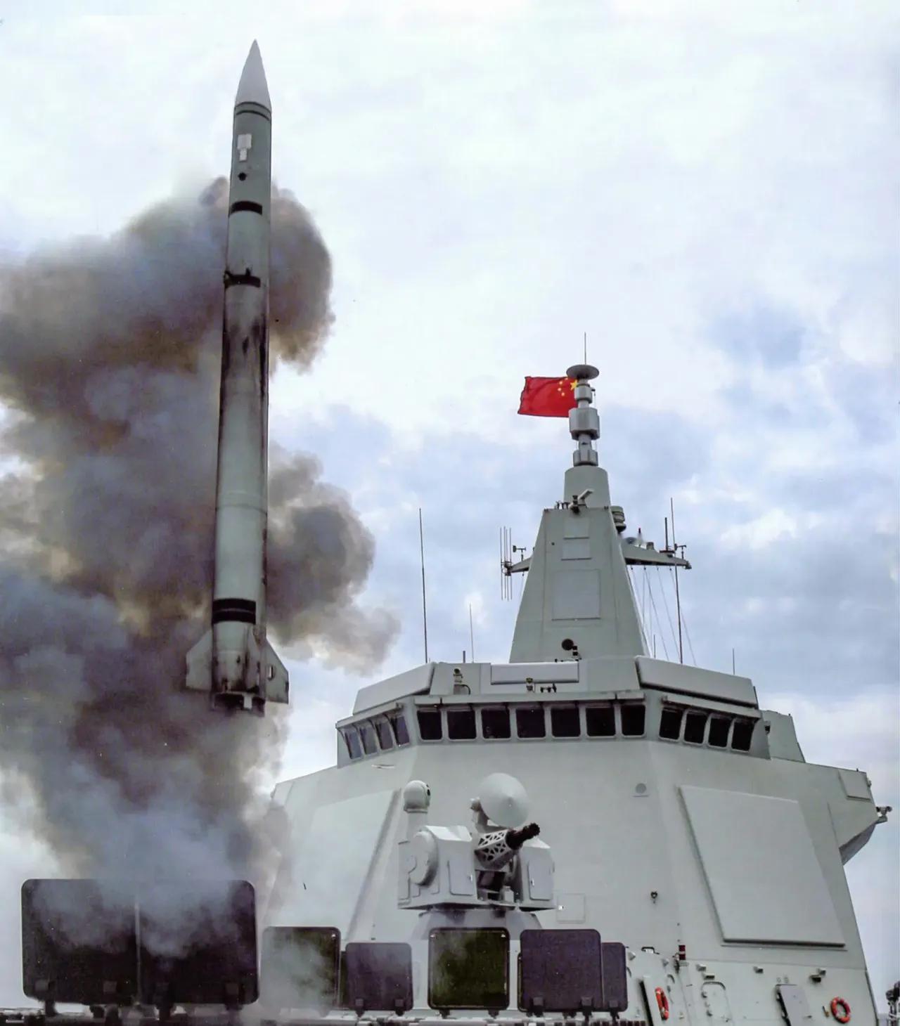 #武器装备#扫图|三型主力驱护舰垂直发射导弹瞬间#军事[超话]# ​​​