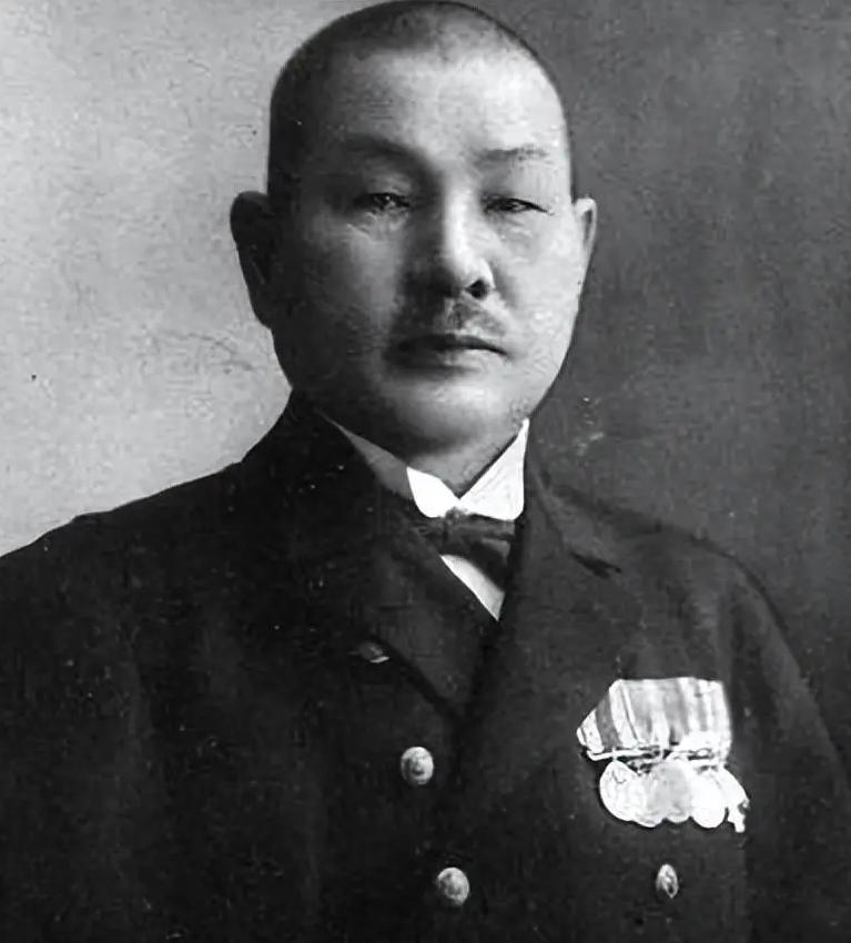 日本海军倾尽家底决战莱特湾！开局惨败，全程被美军碾压
1944 年 10 月 2