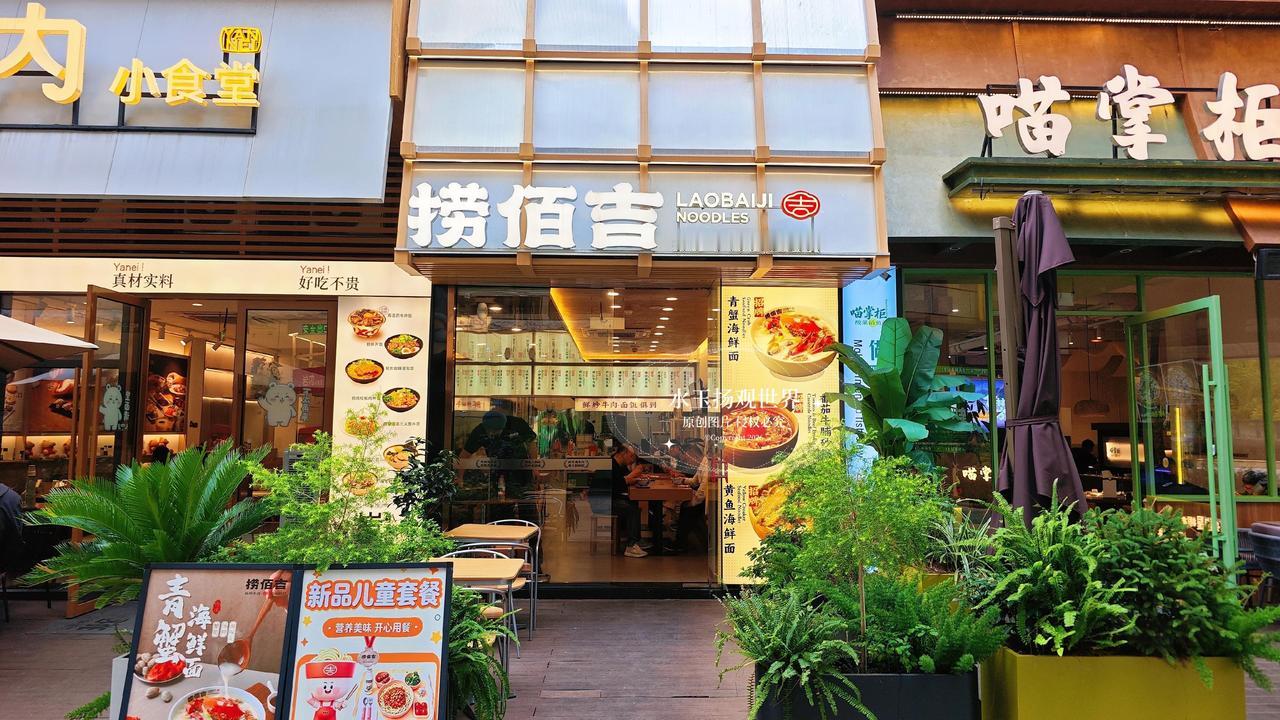 湖州的烟火，从来不止藏在老街的糕点与千张包之间，一碗热气腾腾的现炒浇头面，同样能