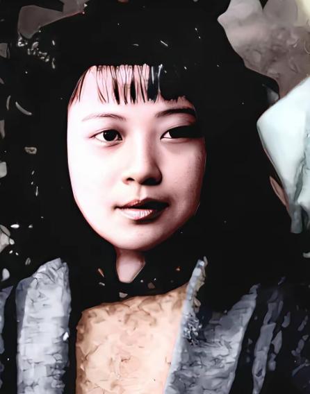 1963年，解放军师长陈广胜回乡寻找多年不见的妻子。没想到，他刚到村口，就看到一