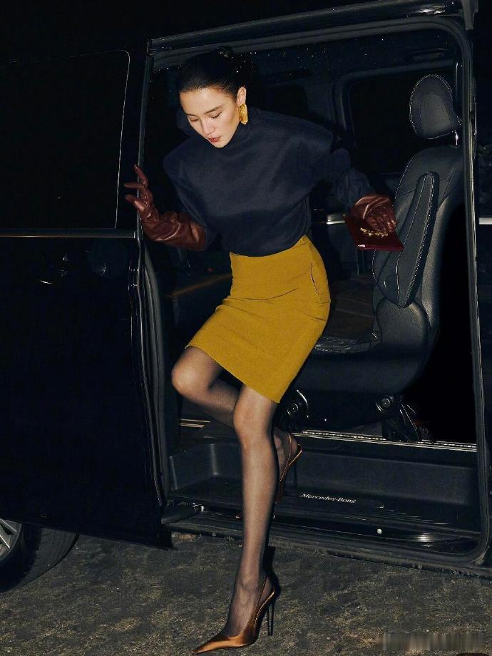 内娱教科书级下车名场面明星下车的镜头感真的超强，哪怕是日常的下车动作，都能被精准