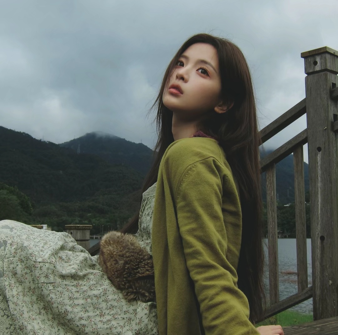 杨超越｜氛围感女头｜高质量女头｜绿色系女头｜ 自由感女头 