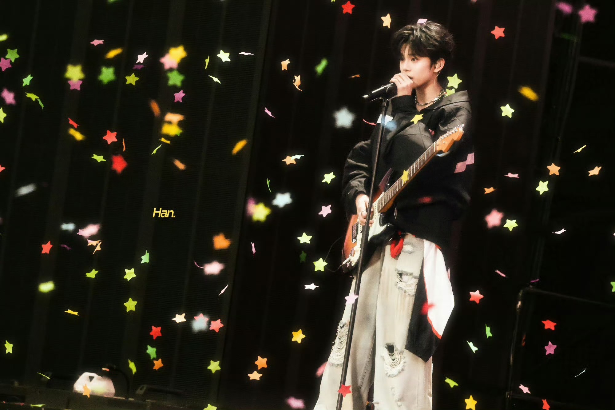 本秀粉最钟爱的彩带图来了 幸福请降临在思罕的手心🥺 