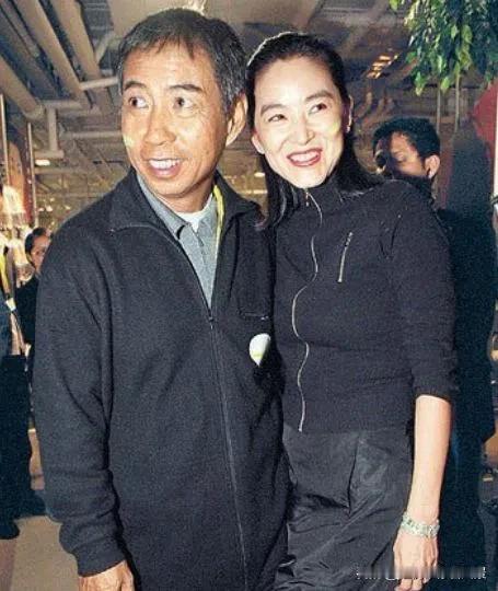 林青霞与丈夫邢李㷧
他们的婚姻生活一直备受外界关注。1994年，40岁的林青霞与