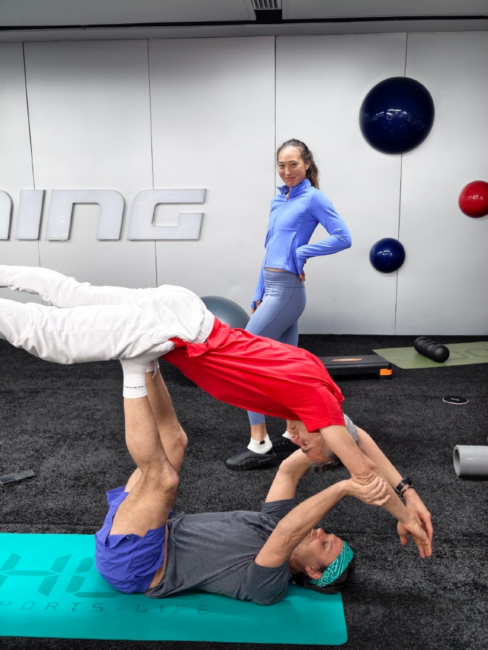 郑钦文红土备战plog 是俏皮充满活力的！郑钦文更新社媒发布训练碎片。正在积极备