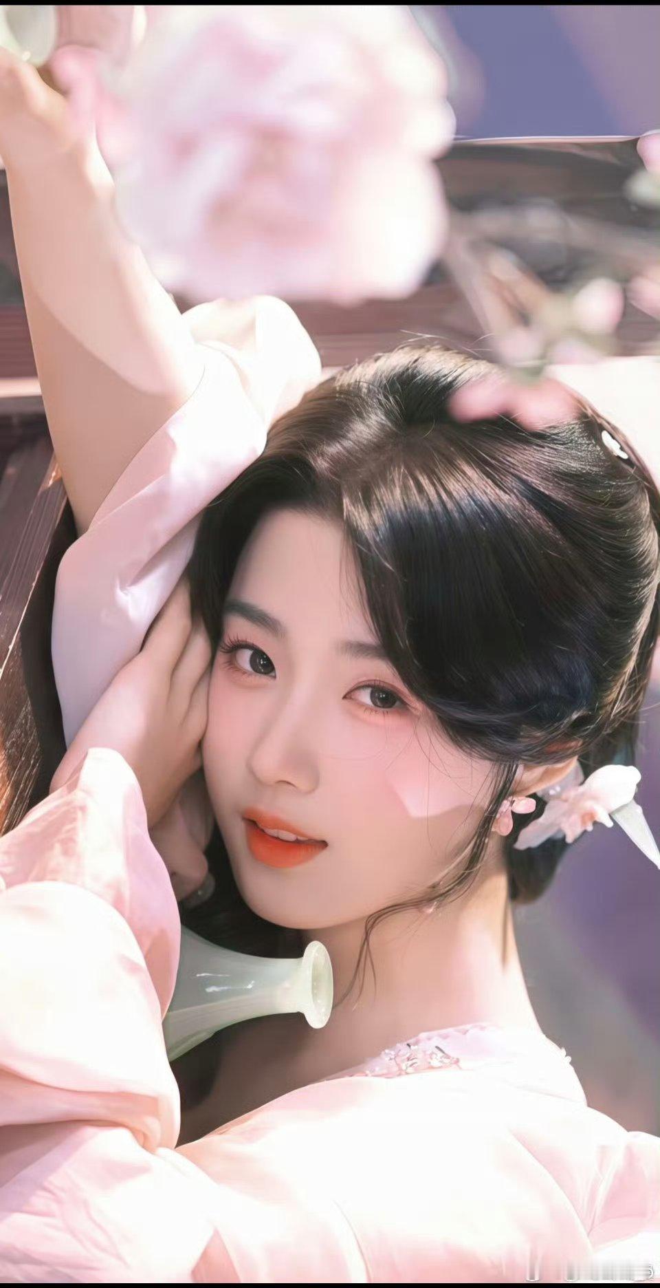 张凌赫卢昱晓叔嫂文学卢昱晓真的绝，每一帧都是壁纸级别！[爱慕][心]娇俏可爱的明