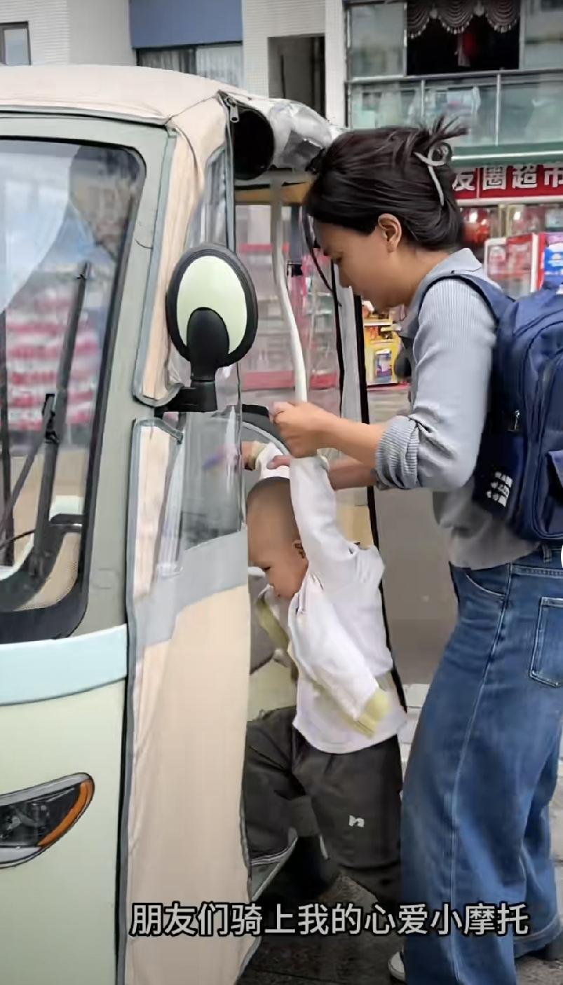 小周周在保姆那里活得滋润。
小成成在后妈这里也活得滋润，就是好的现象啊！难不成想