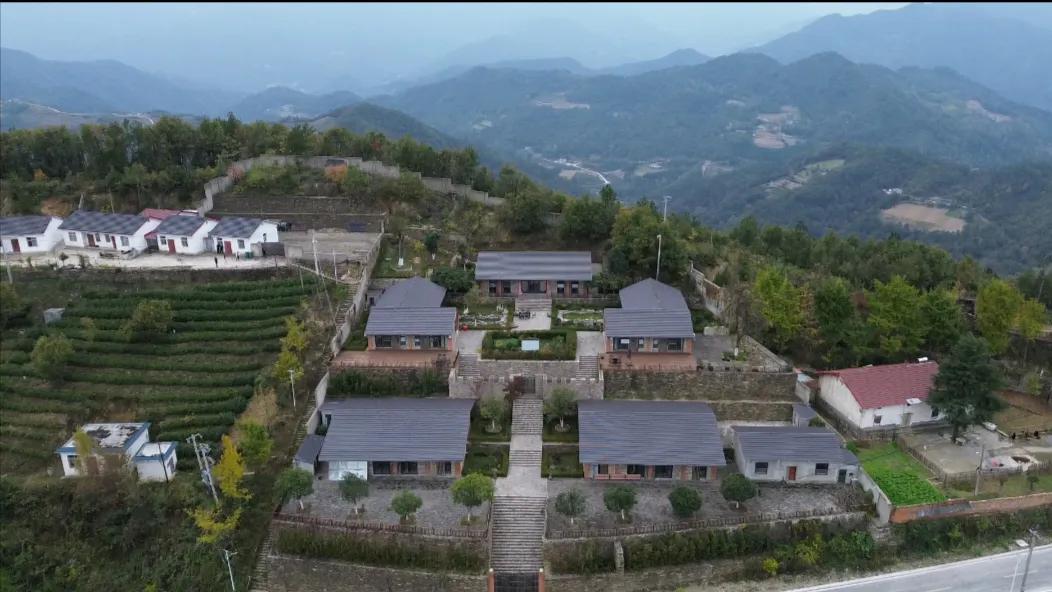 试弓山也称“司空山”，位于长坪镇以西,始于龙凤河桥，止于南(漳)、保(康)交界处