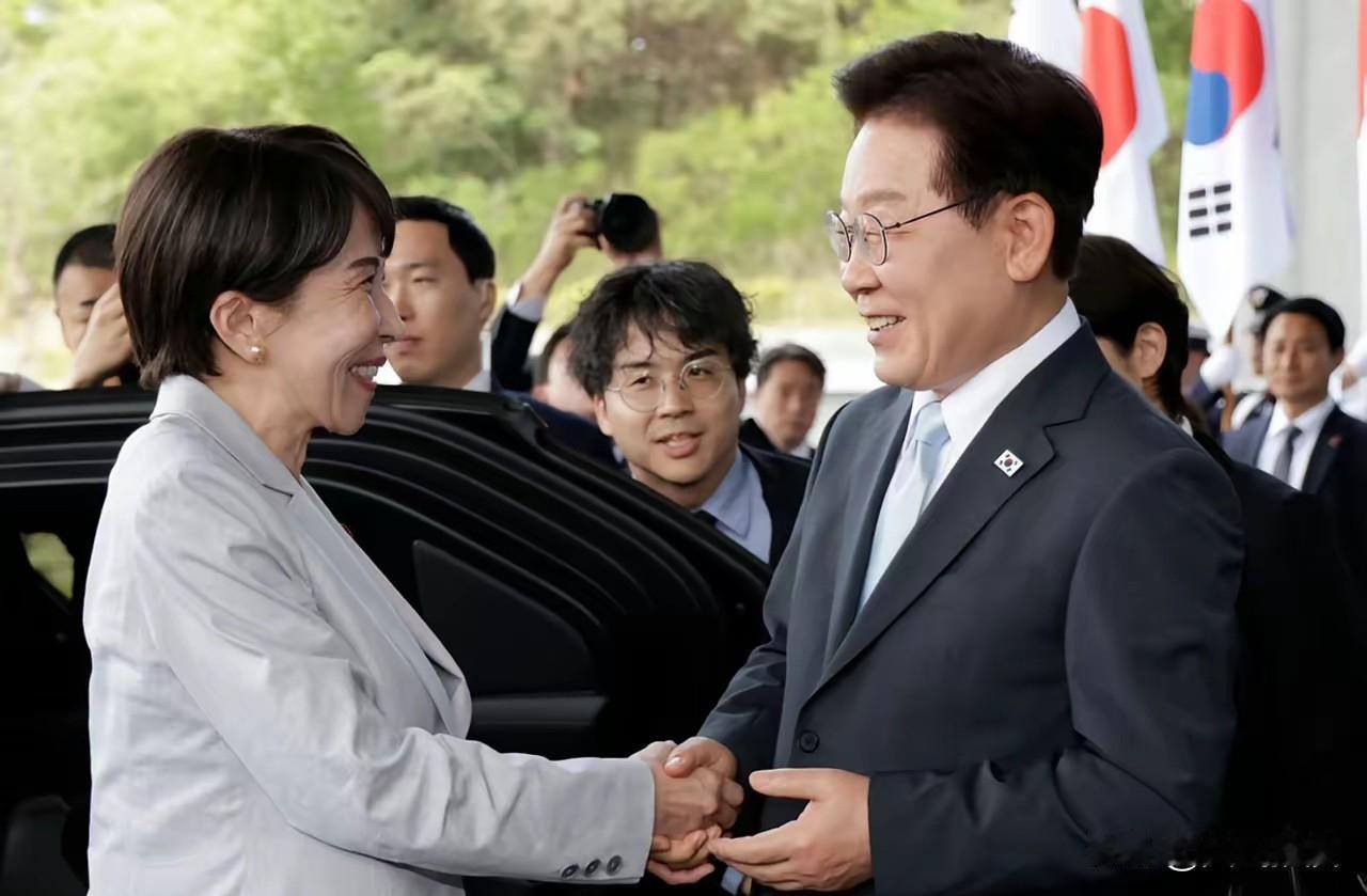 太离谱了！高市早苗邀请韩国总统一起泡温泉。

五月十九号，高市早苗去到韩国进行访