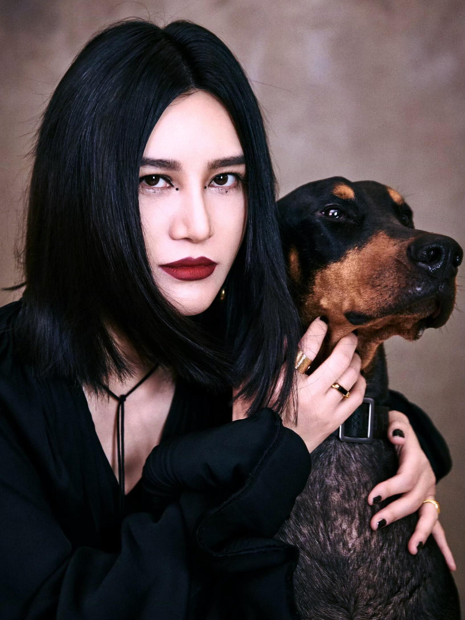 尚雯婕给李佳琦开车技术一个夯尚雯婕给李佳琦开车打十分 尚雯婕夸人就是实在，直接一