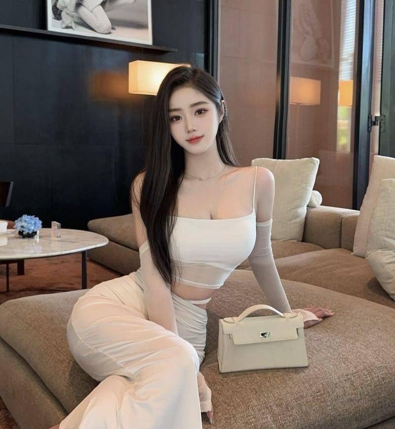 今日街拍，这么好看的姐姐最后都嫁给谁了？