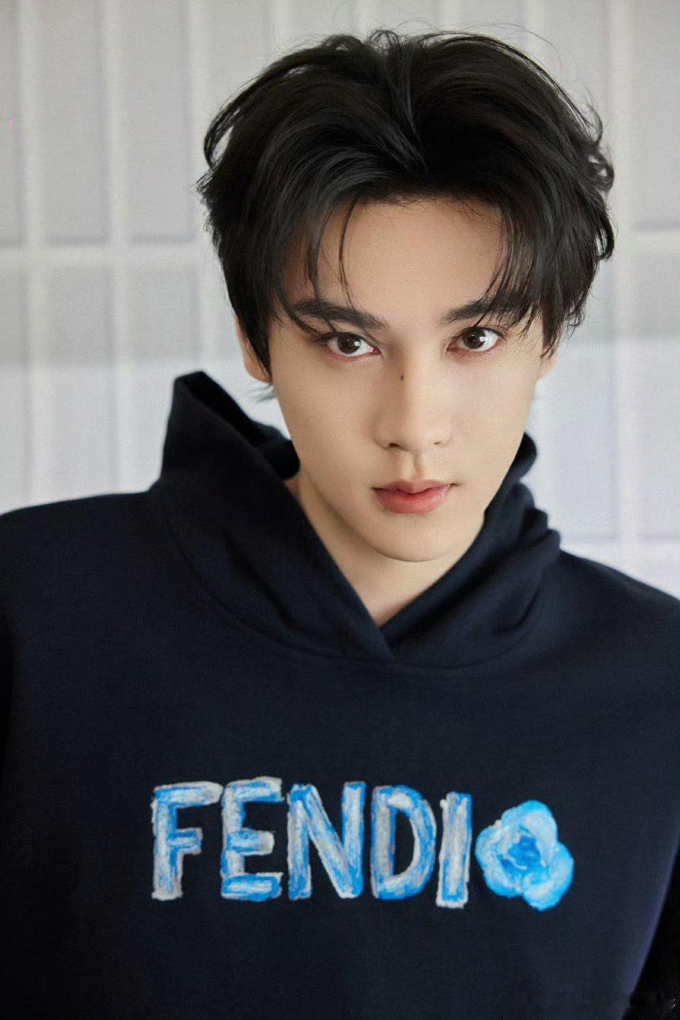田栩宁Fendi造型出图   田栩宁帅的很权威