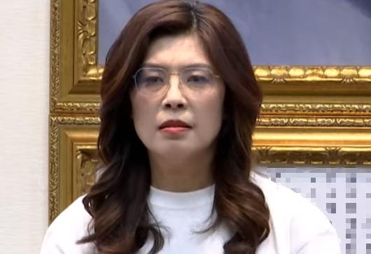 今天，国民党主席郑丽文批民进党无能到这种地步，完全无法有效处理致癌油案，是因为不