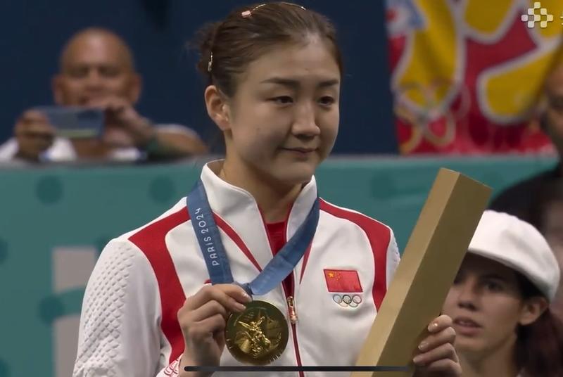 陈梦4:2孙颖莎的决赛现场，发生三个意想不到的情况：
1、在观看直播的时候，不用