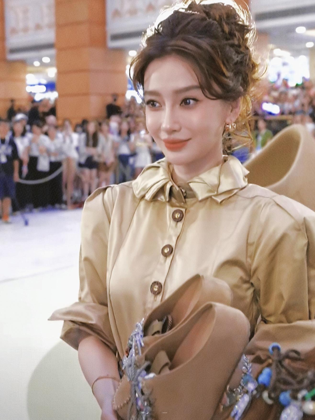 angelababy angelababy “浪漫的事莫过于我爱你”