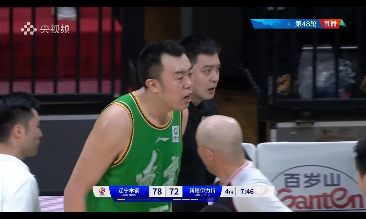 “CBA老实人”垫脚沙拉木犯规，杨鸣韩德君欺负裁判，谁无法无天？

赵继伟指责裁
