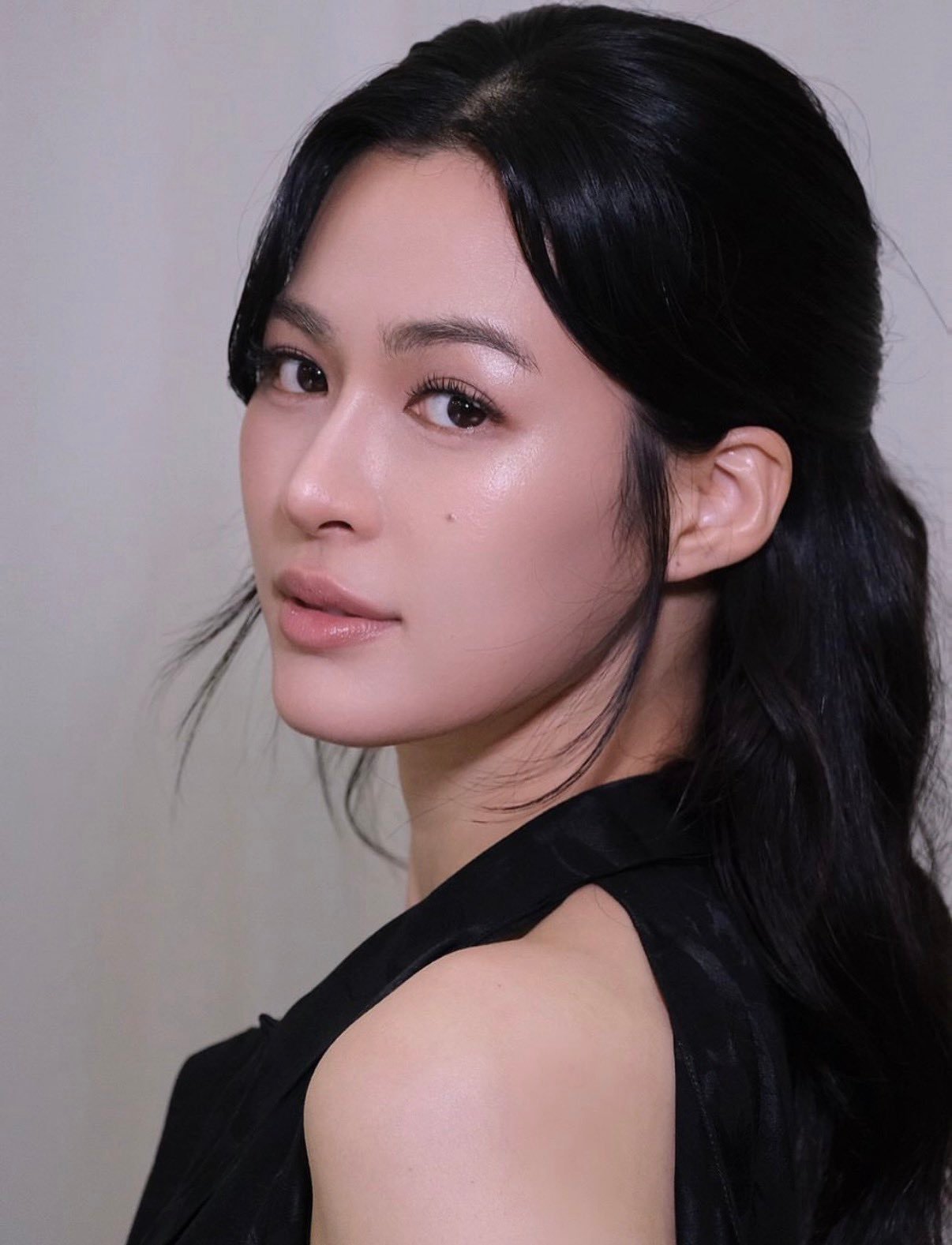 邝玲ig更新🖤 