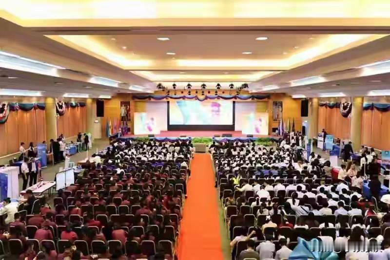 34所国家著名大学跑泰国“大包干”招生引发热议！
一个包住宿，包学费，包基本生活