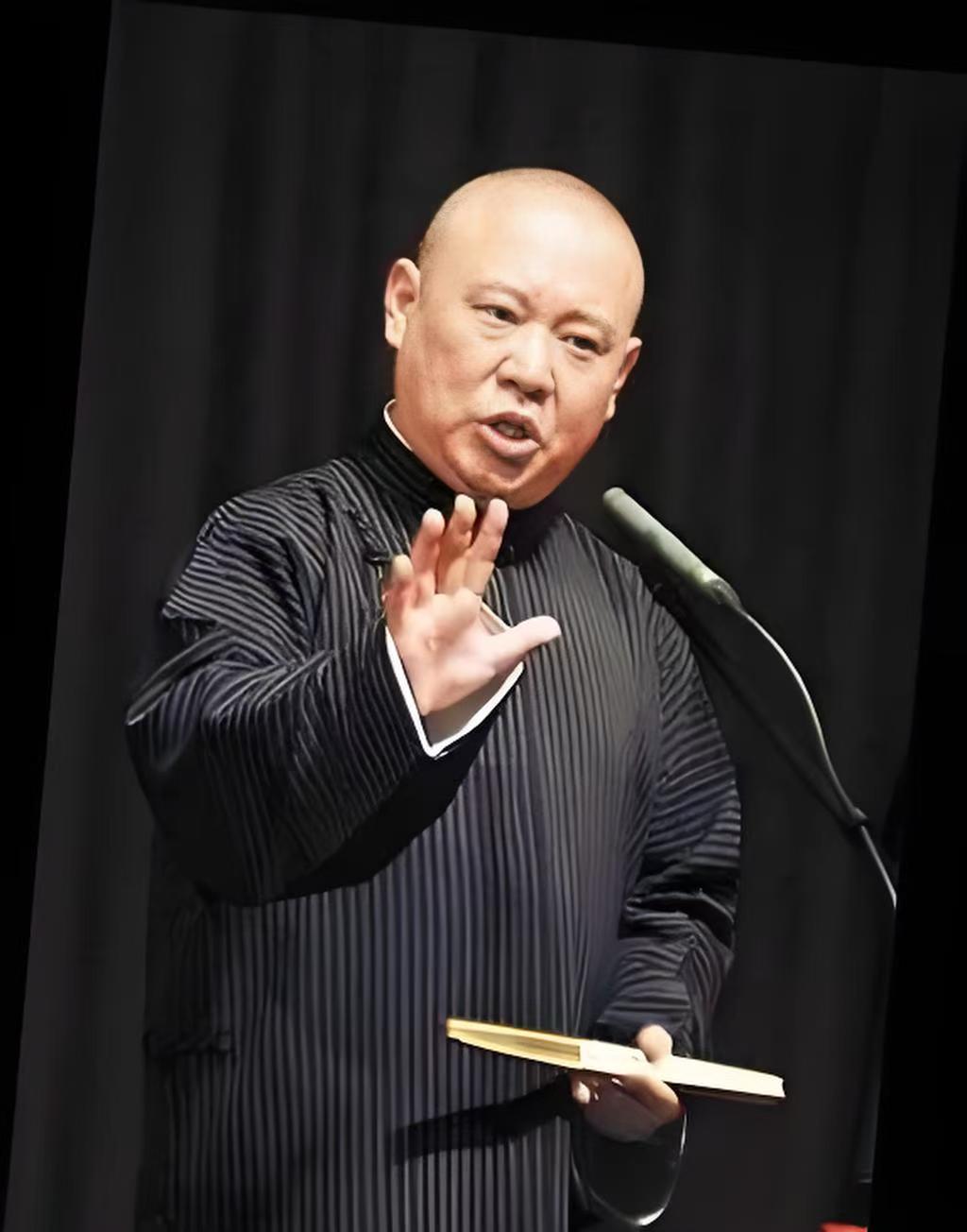 当年，郭德纲请好友潘长江客串自己电影，拍摄三天郭德纲给潘长江60万，没...