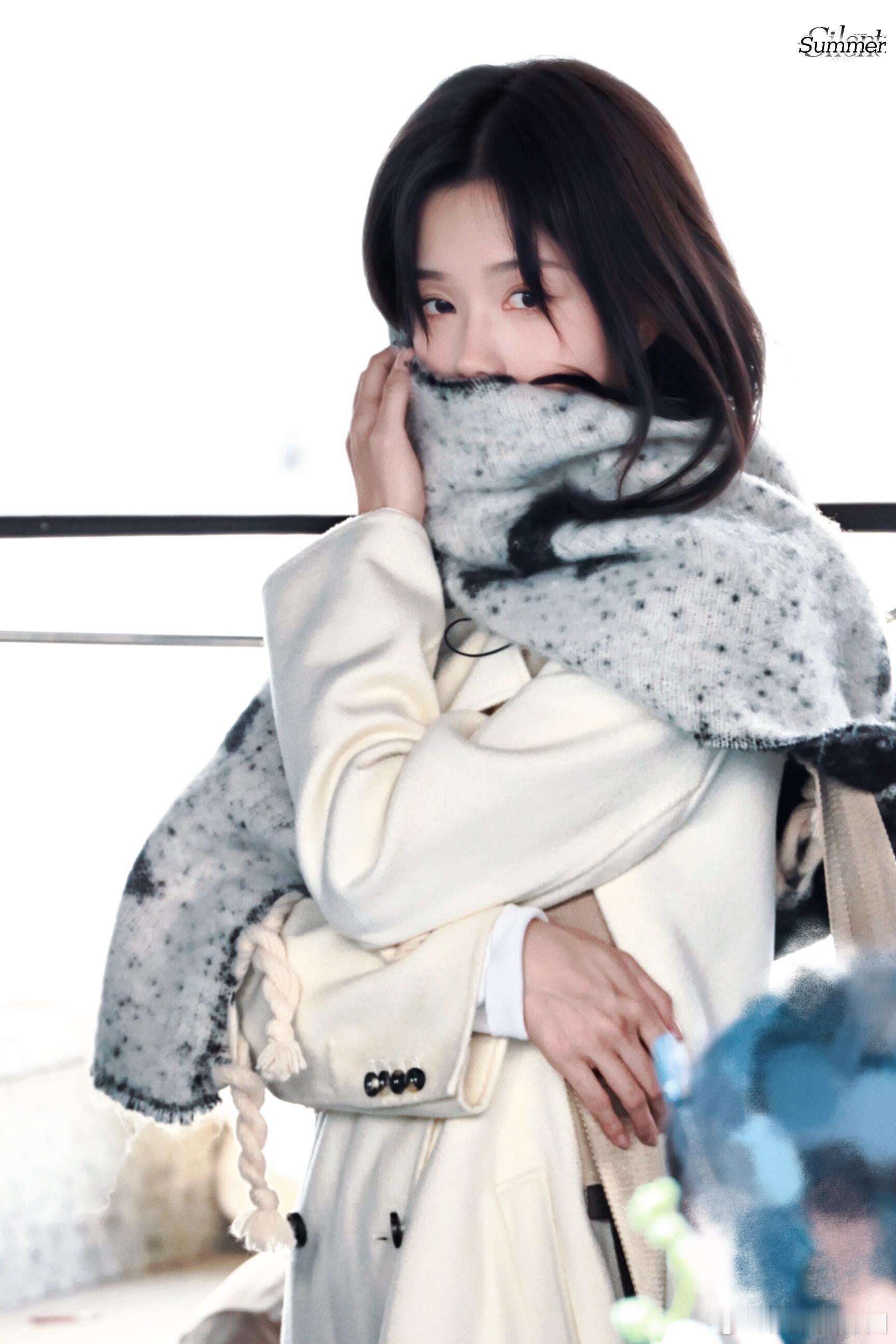 陈都灵我连心疼你都有时差了  陈都灵，从校花到大女主，你走的路我追得腿都抽筋了。