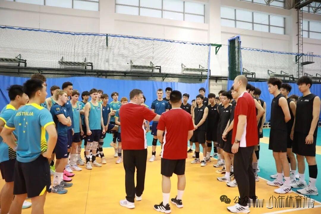 男排国手吴昊泽和李海已随U20国家队抵达秦皇岛训练基地备战“丝路超新星邀请赛”。
