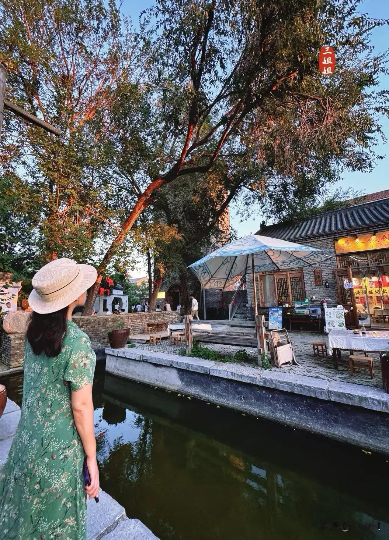 商丘新增一处网红打卡地，宋小庙老街让我一秒穿越到几百年前。
最近商丘古城西关附近