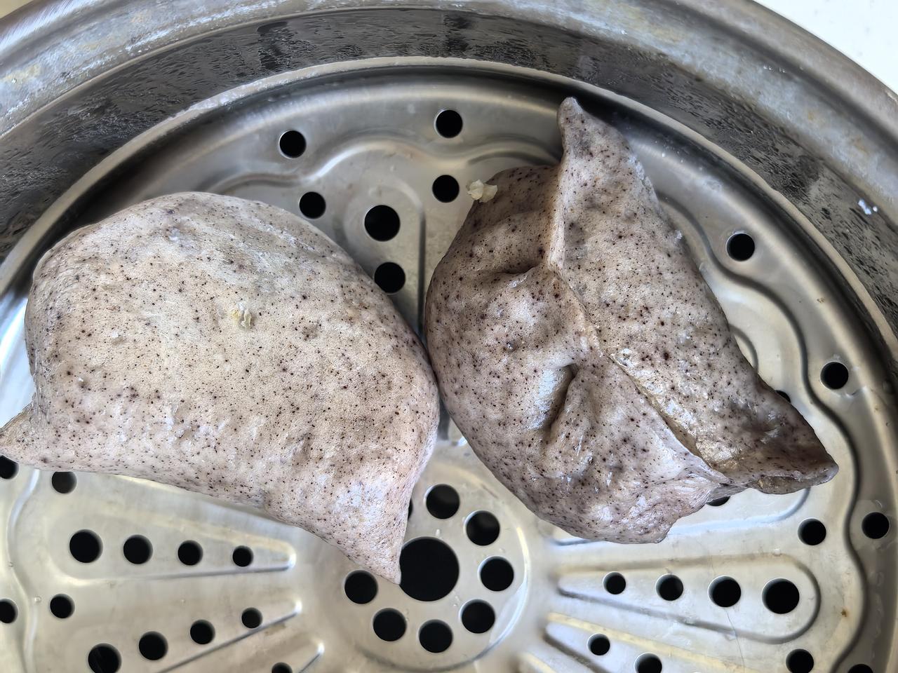 昨天早饭后的血糖值还是比较理想的，吃了两个全麦面的包子，馅料是萝卜丝粉条油滋啦，