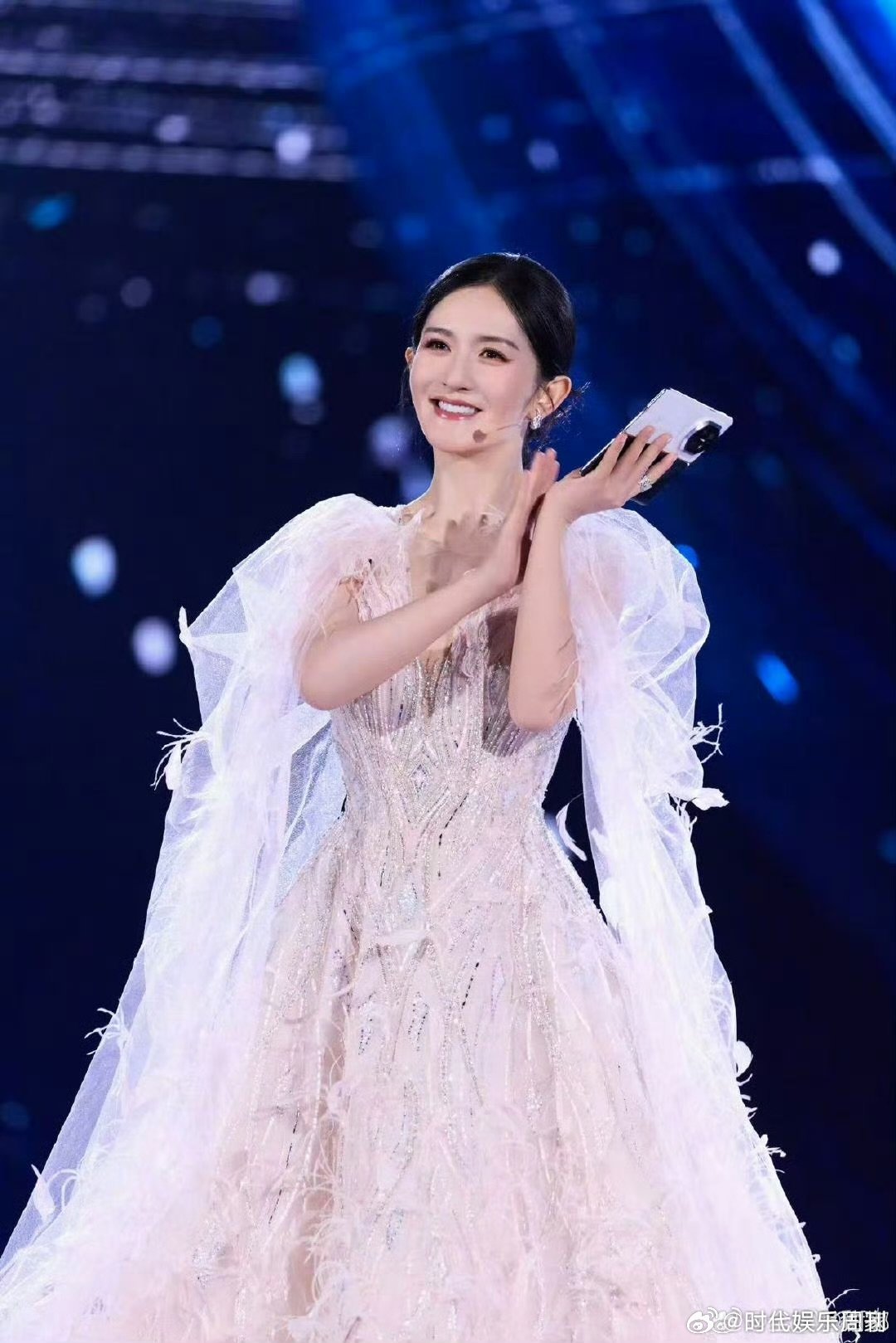 谢娜 太阳女神出发啦就爱娜姐这股活力，今晚必看！ 