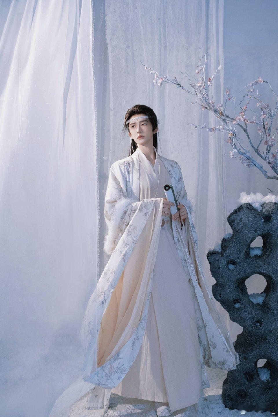 刘宇到底有多少套古风战袍 谁懂刘宇的古风战袍杀伤力！江苏春晚马年大片解锁明黄新造