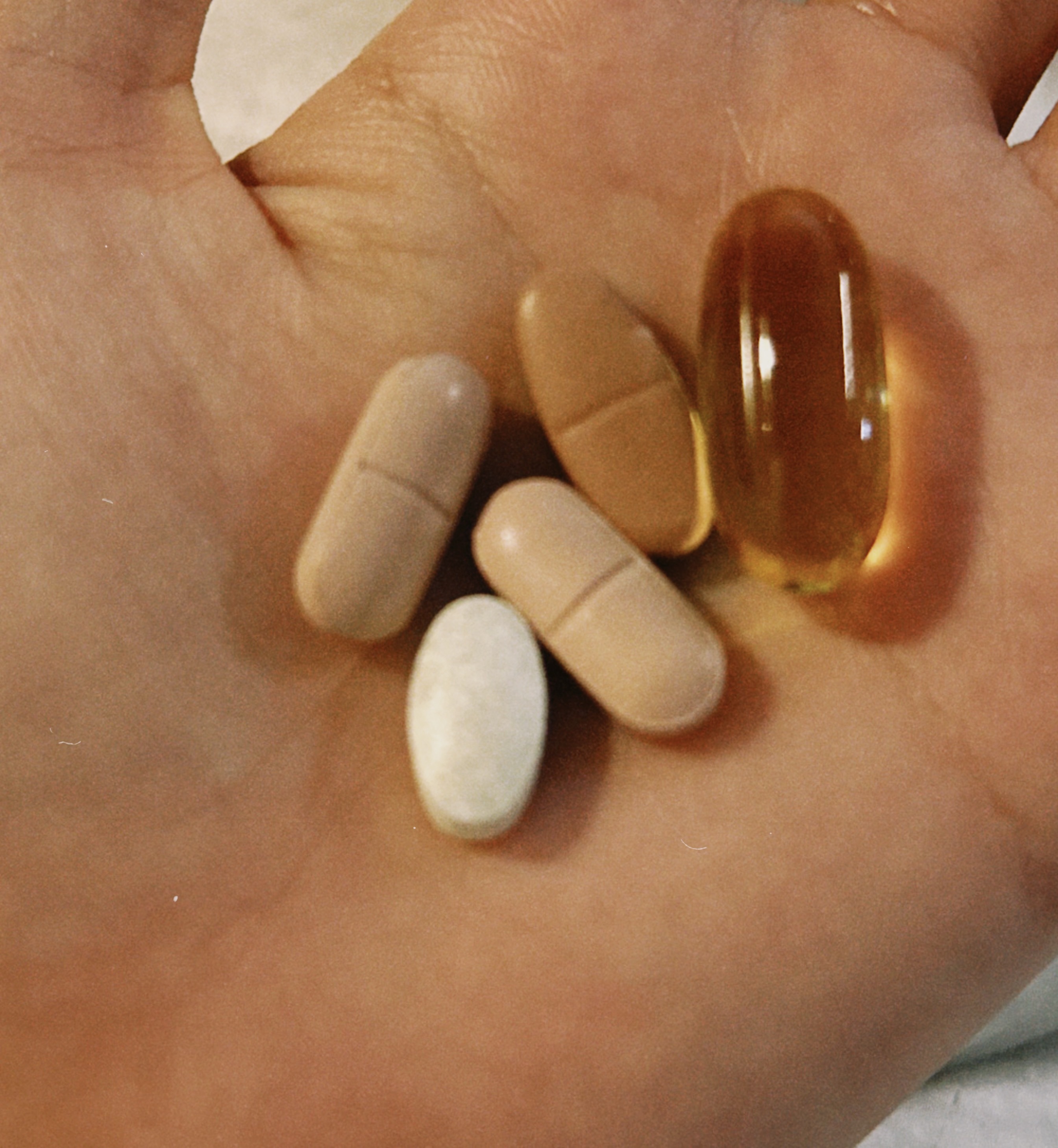熬最深的夜，工努力的作，失最长的眠，吃一把药。