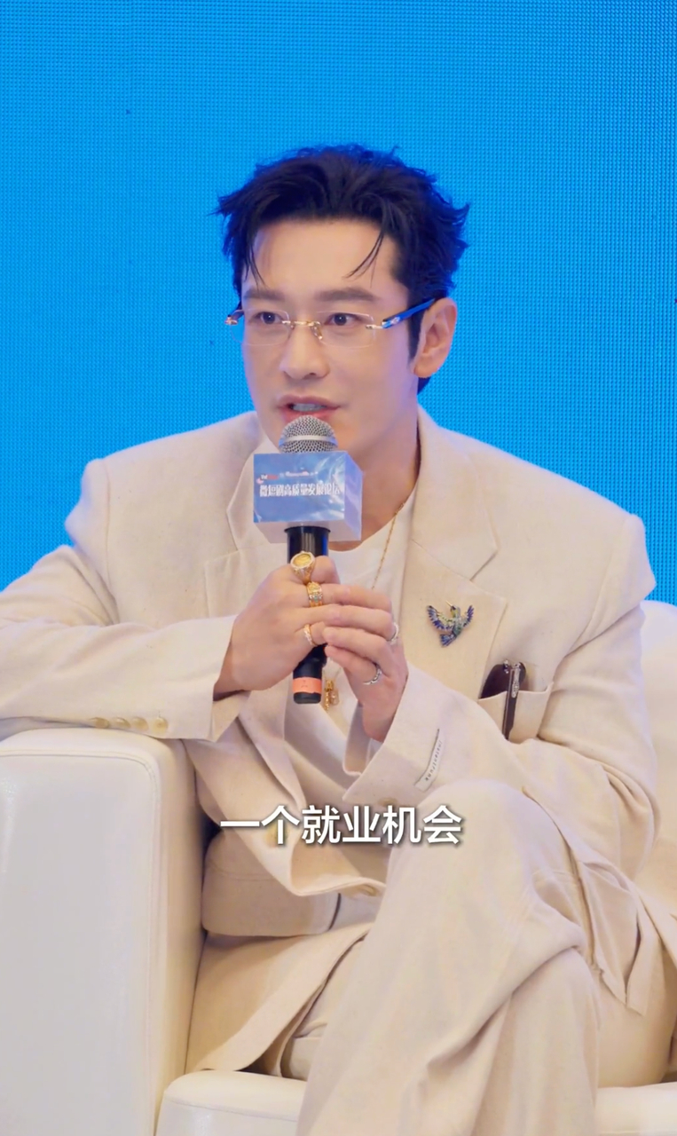 张凯丽黄晓明谈微短剧 未来很可能形成“长剧负责IP沉淀，短剧负责市场测试”的双轨