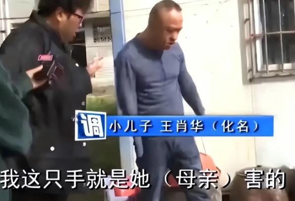 出生7天被亲妈烫残右臂，独臂汉子扛下父母养老20年，卖房还债当天，谁知亲妈连夜打