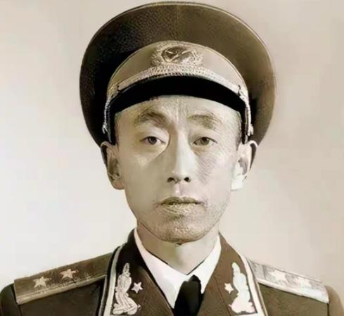 1983年，一位在西路军枪林弹雨里活下来的老兵，竟在和平年代的医院门卫室被人殴打