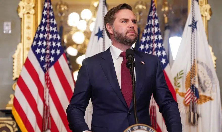 美国的副总统直接掀桌了，他表示：如果中国收复了台湾，那么美国极有可能失去自己的“