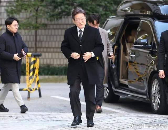 李在明向韩国两大财阀90度鞠躬称其为国民英雄！总统行大礼被劝改鞠躬，网友：公平经