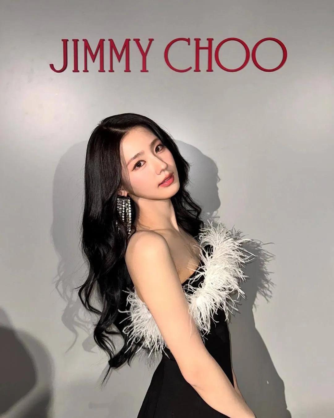 不愧是面姐，美得毫不费力[小鼓掌]