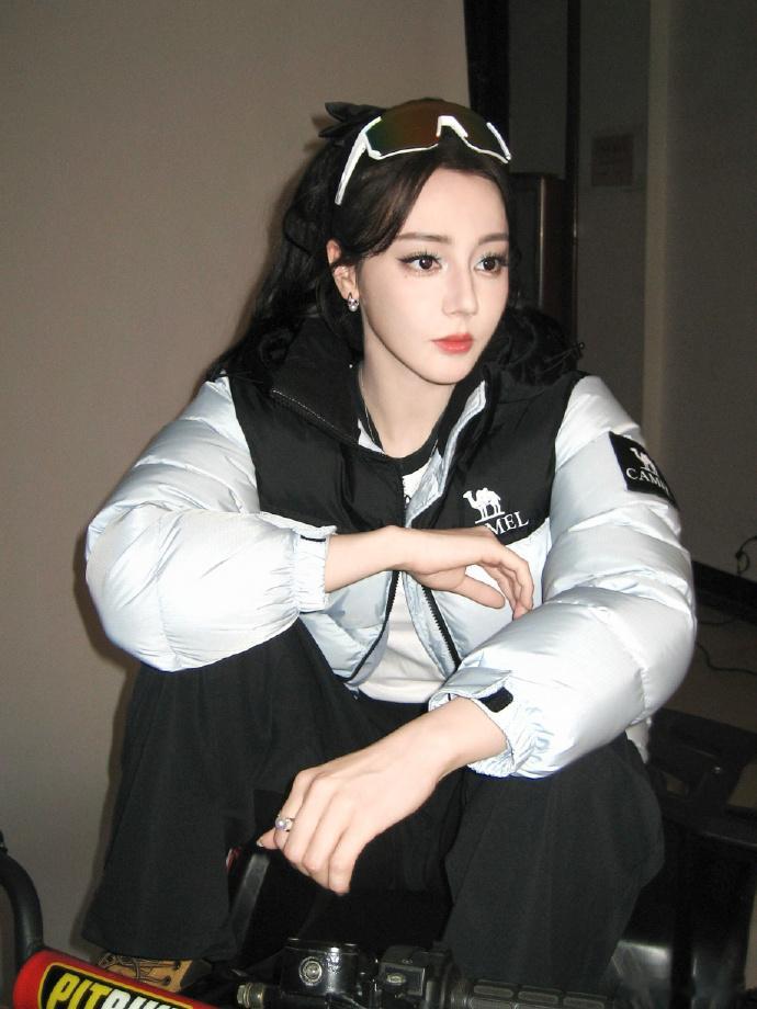 热巴开启冬日嘻嘻迪放送热巴初冬降临  热巴初冬降，热巴开启冬日嘻嘻迪放送，谁懂这