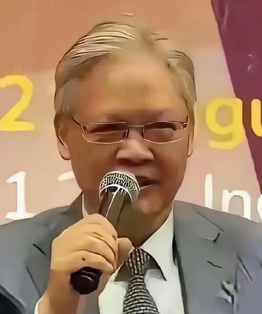 底下评论炸了锅：
“这不就是印度人吗？”
有的说他是东阳人，给东阳蒙羞！他到底是