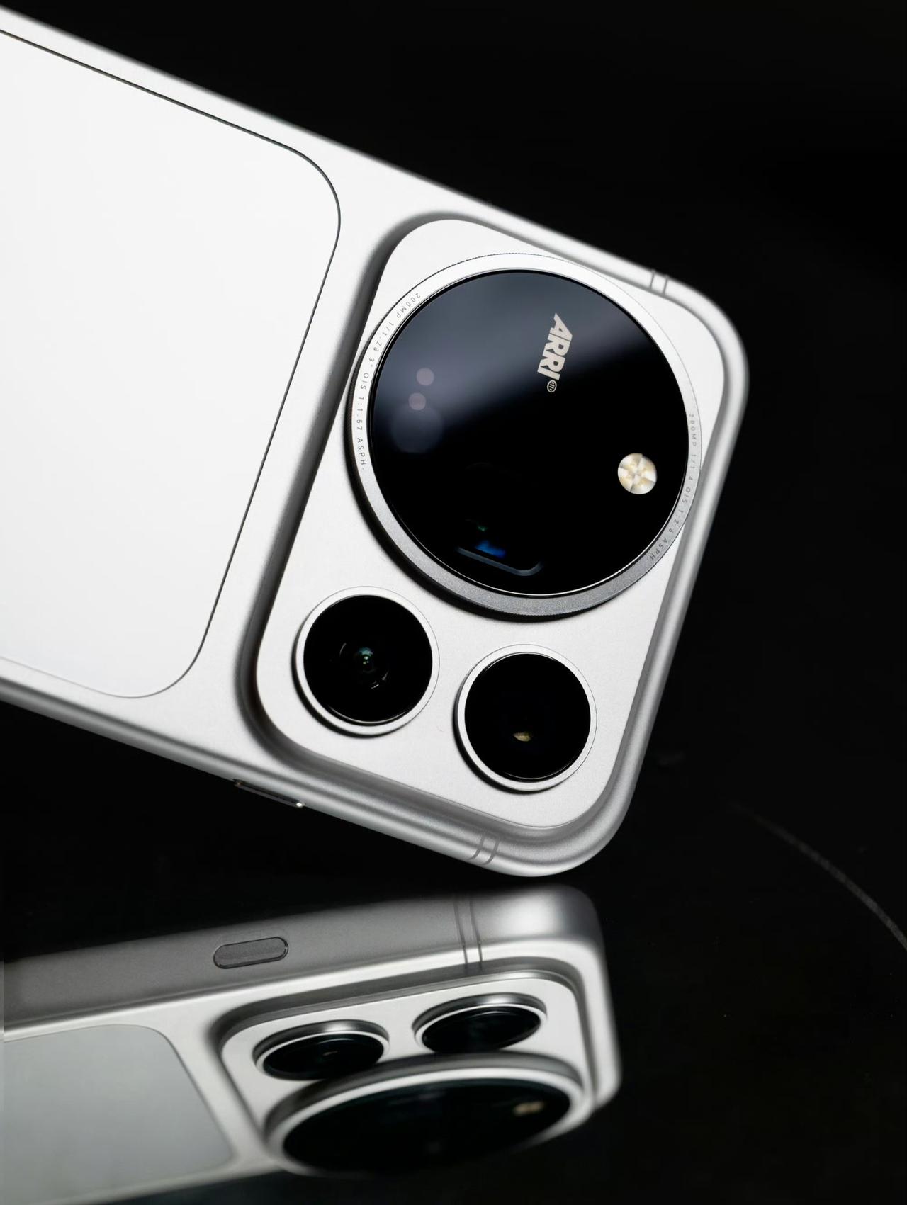 荣耀Magic9是iPhone18的强劲对手！微博这个热搜说明了啥？

现在是视