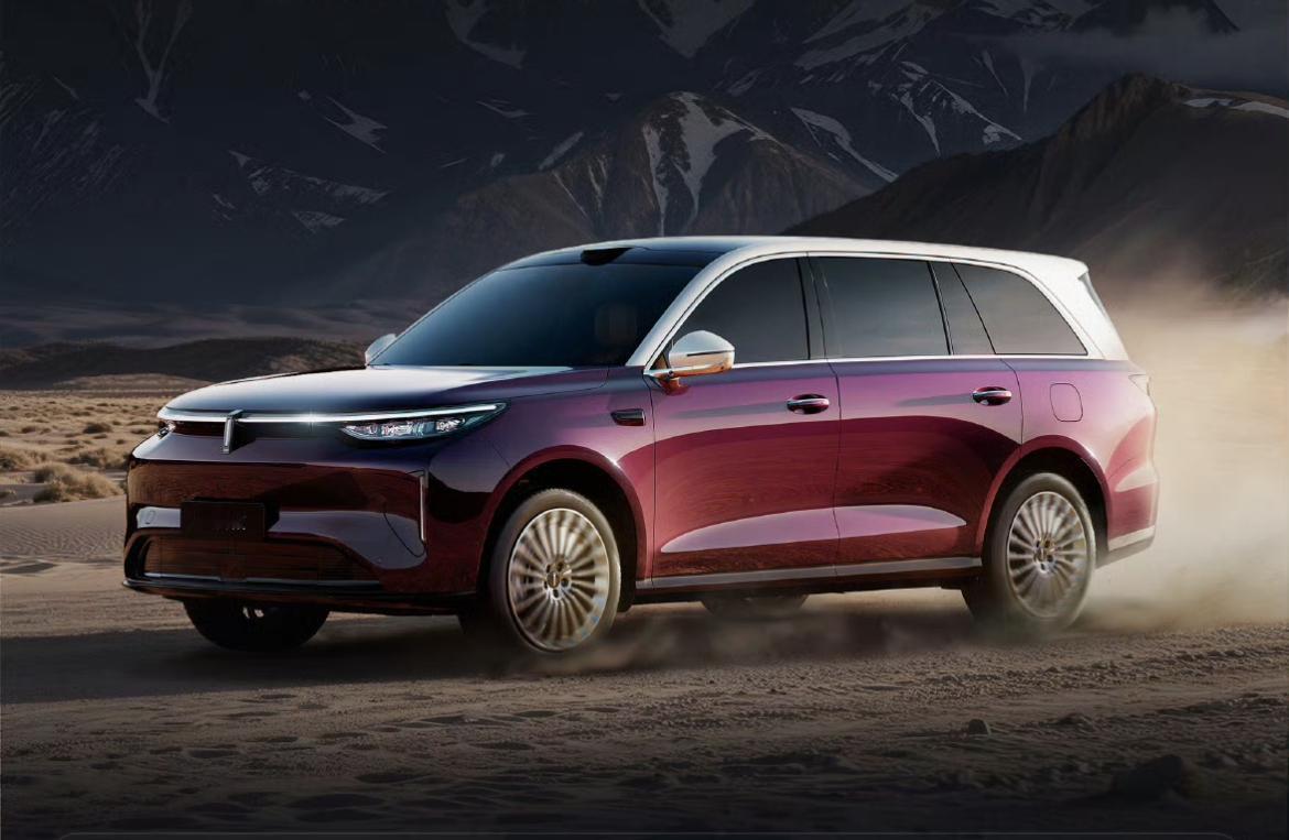 魏牌V9X开启预售，豪华家庭版37.18万，豪华加长版38.18万，行政加长版4