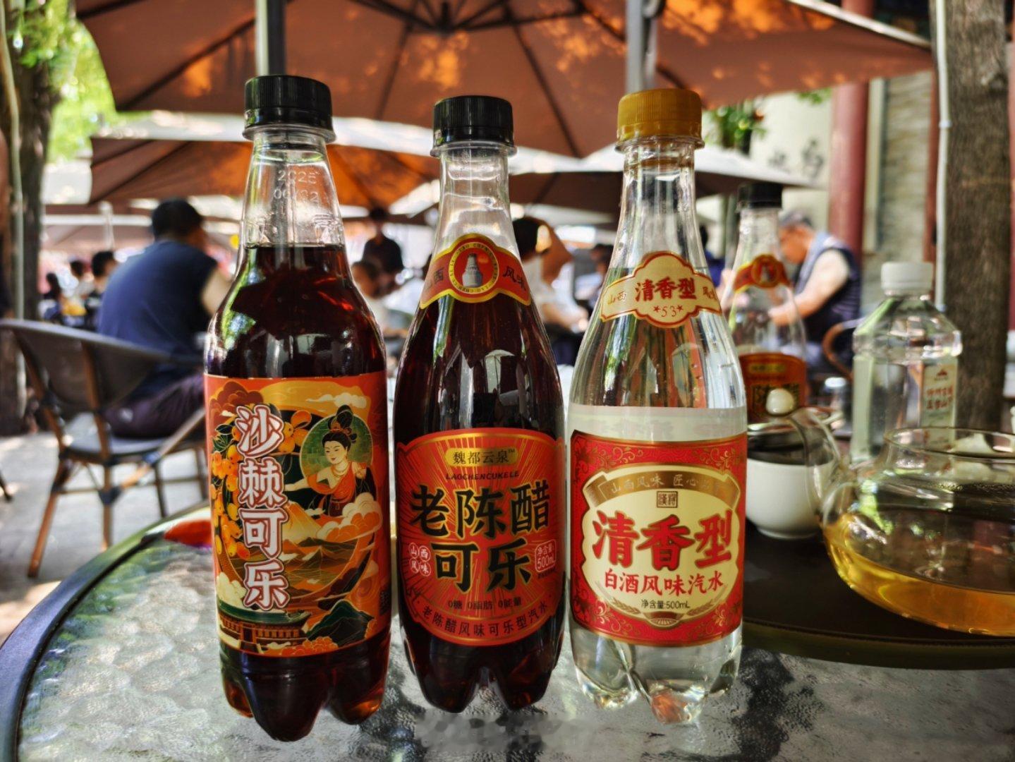 她问我给娃带点啥我说还真不知道她买了几瓶饮料说就带这吧[二哈]……拍照的时候看到