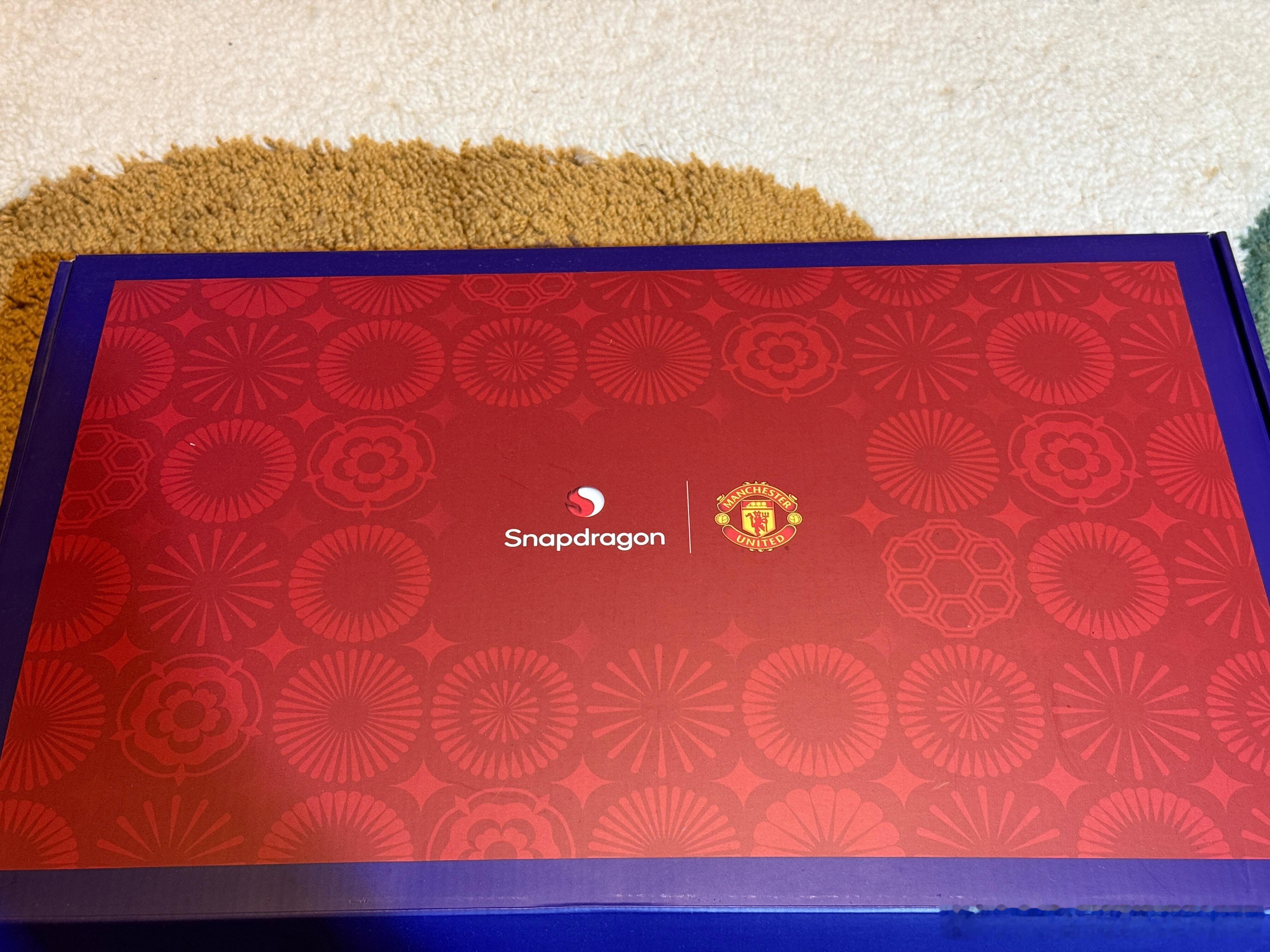 感谢高通，这套曼联定制款的外套，我这个红魔球迷太喜欢了！ 