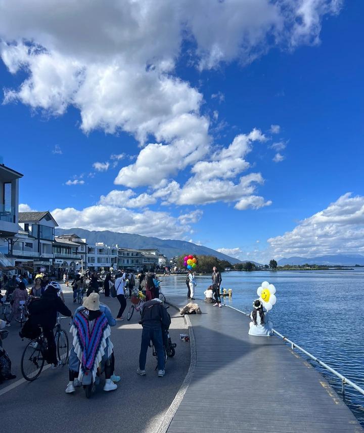 父母与孩子之间最好的关系，
是他能自然地走向你，
愿意在疲惫时停靠，
愿意在困惑