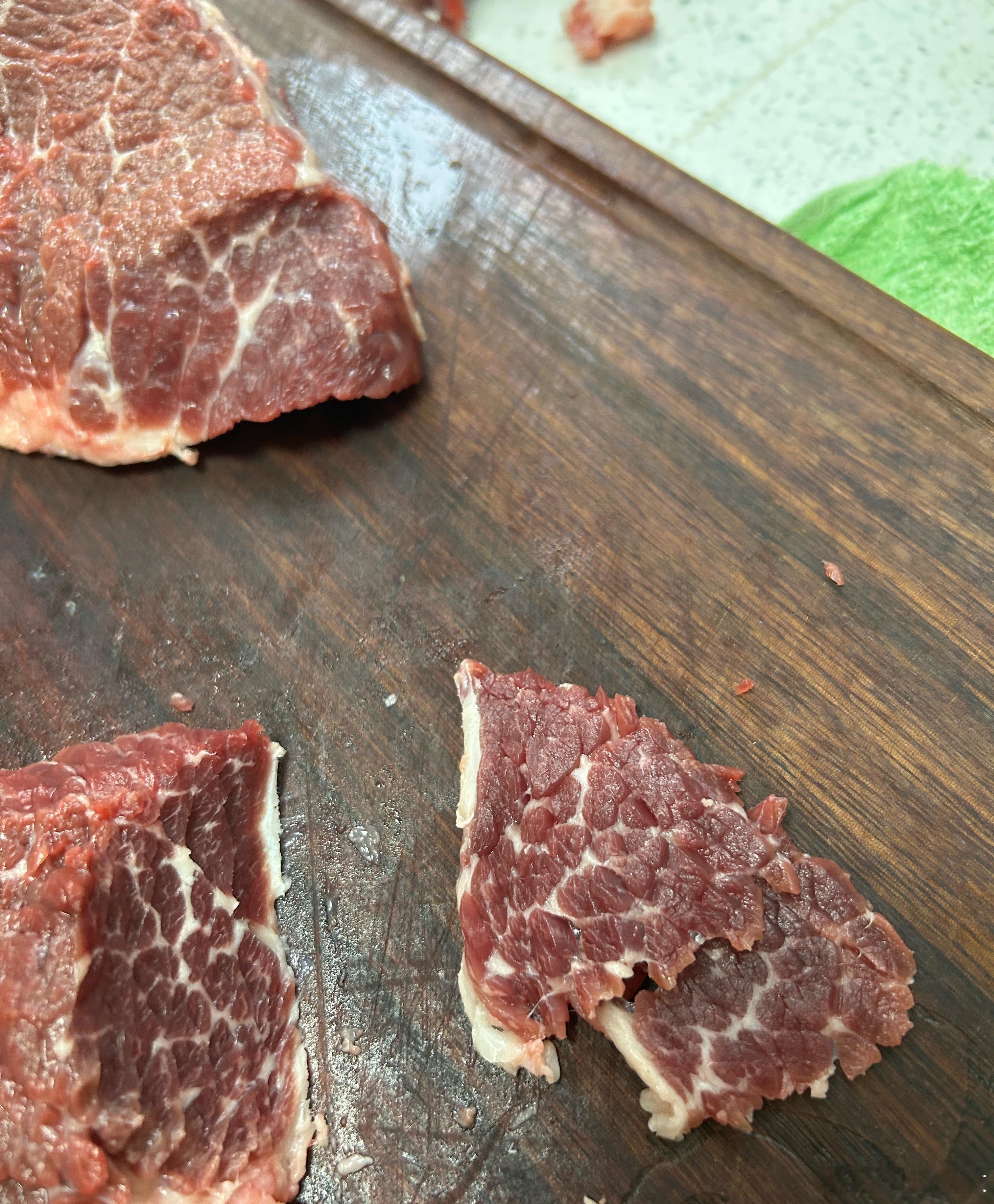 今天的肉，一般！不知道什么部位，纤维太粗！ 