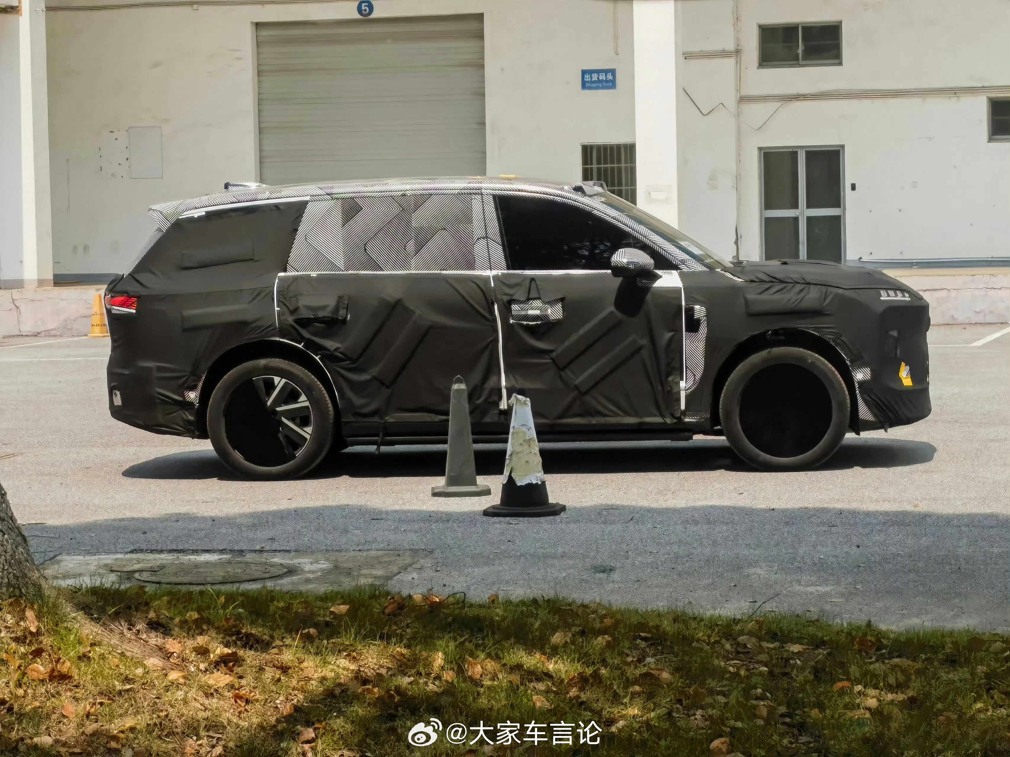 厉害的网友投稿，蔚来旗舰ES9，这体量感大家还满意嘛？ ​​​