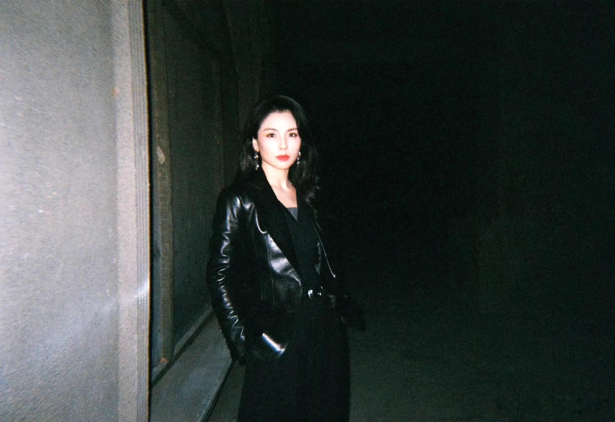没有一个江西人看到这段不破防百厨大战 莲花血鸭讲究吃带骨碎鸭的嚼劲，选手彻底舍弃