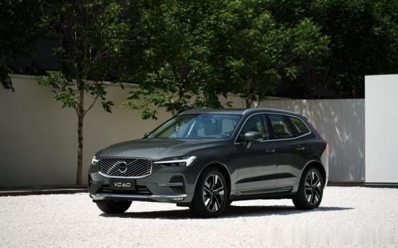 【沃尔沃全新XC60上市，限时价25.49万元起】6月26日，沃尔沃全新XC60