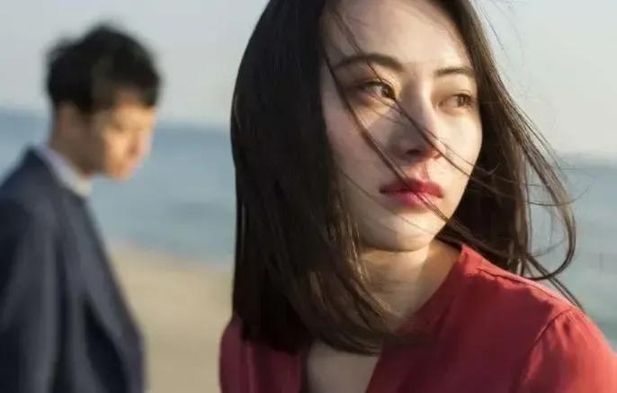 男人都是好色的吗？是的，我丈夫也不例外。我比我老公小6岁，我觉得他很爱我。从我的
