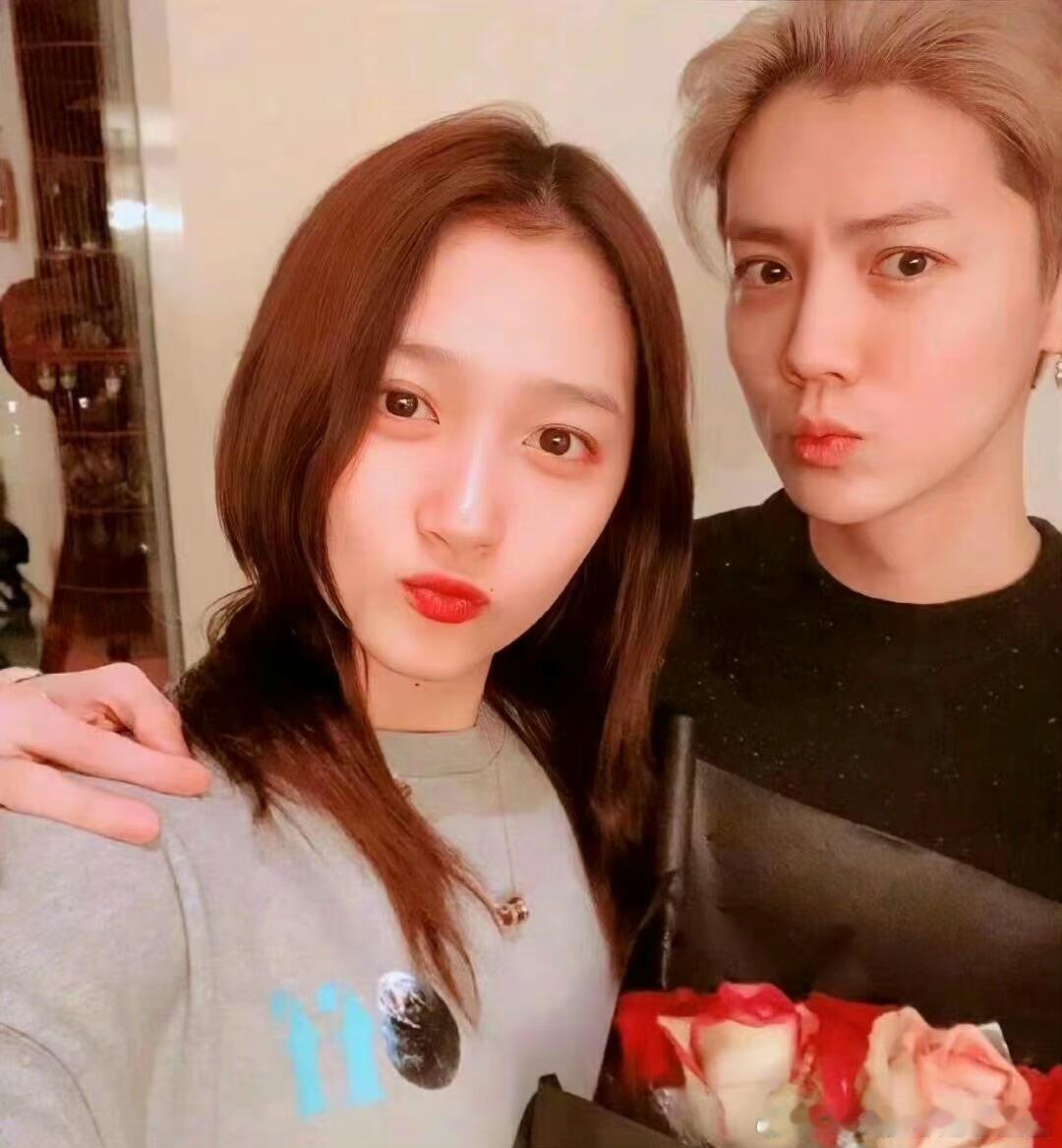 黄子韬都求婚徐艺洋了！鹿晗关晓彤谈了这么多年什么时候会有个结果呢？坐等消息！ ​